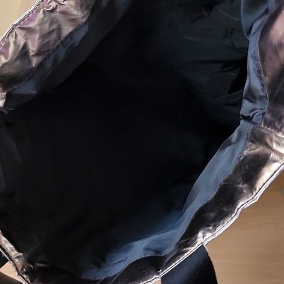 Victoria Secret a light rosegold tone quilted metallic long tote - Picture 6 of 9